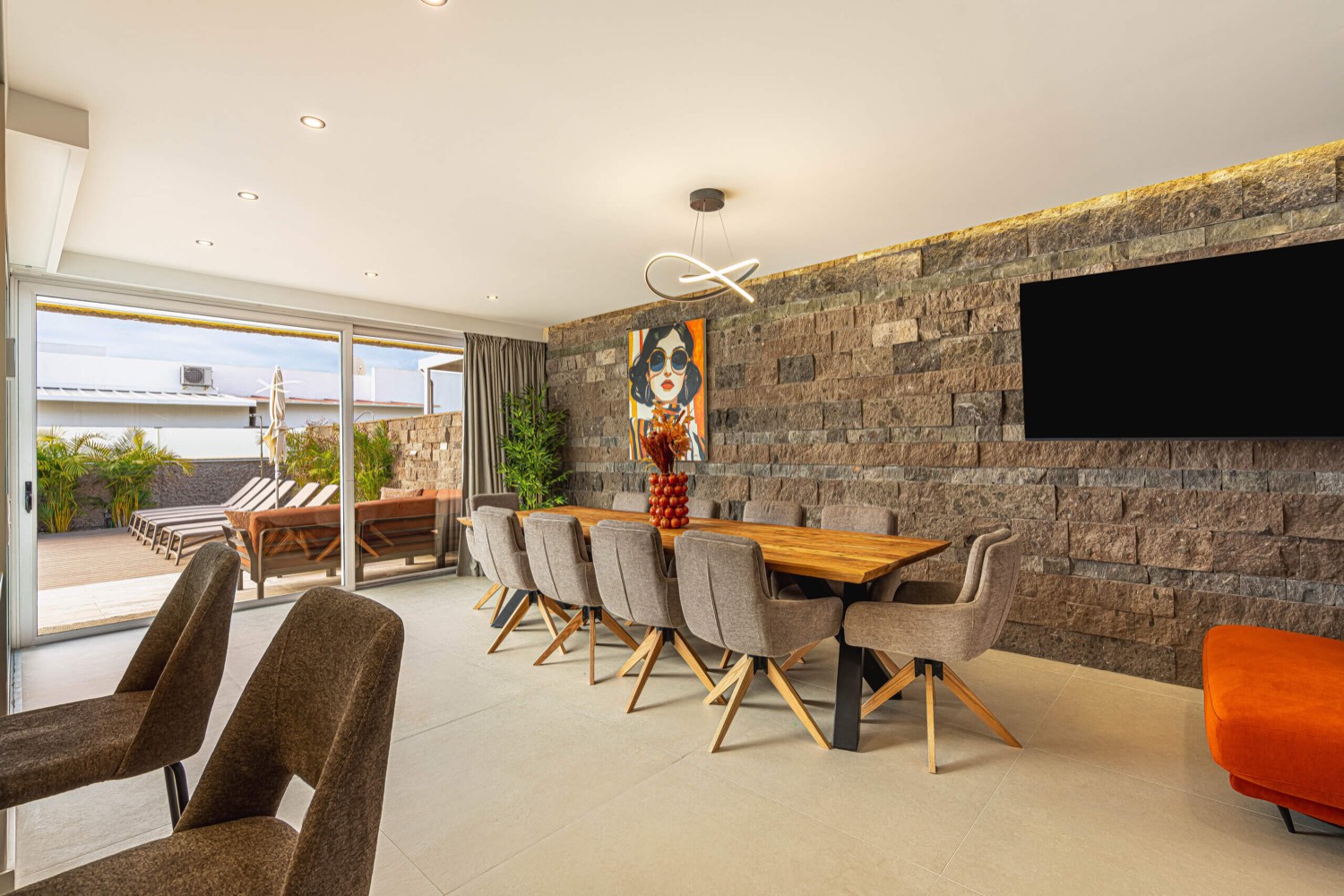 Indoor dining area at Villa 32