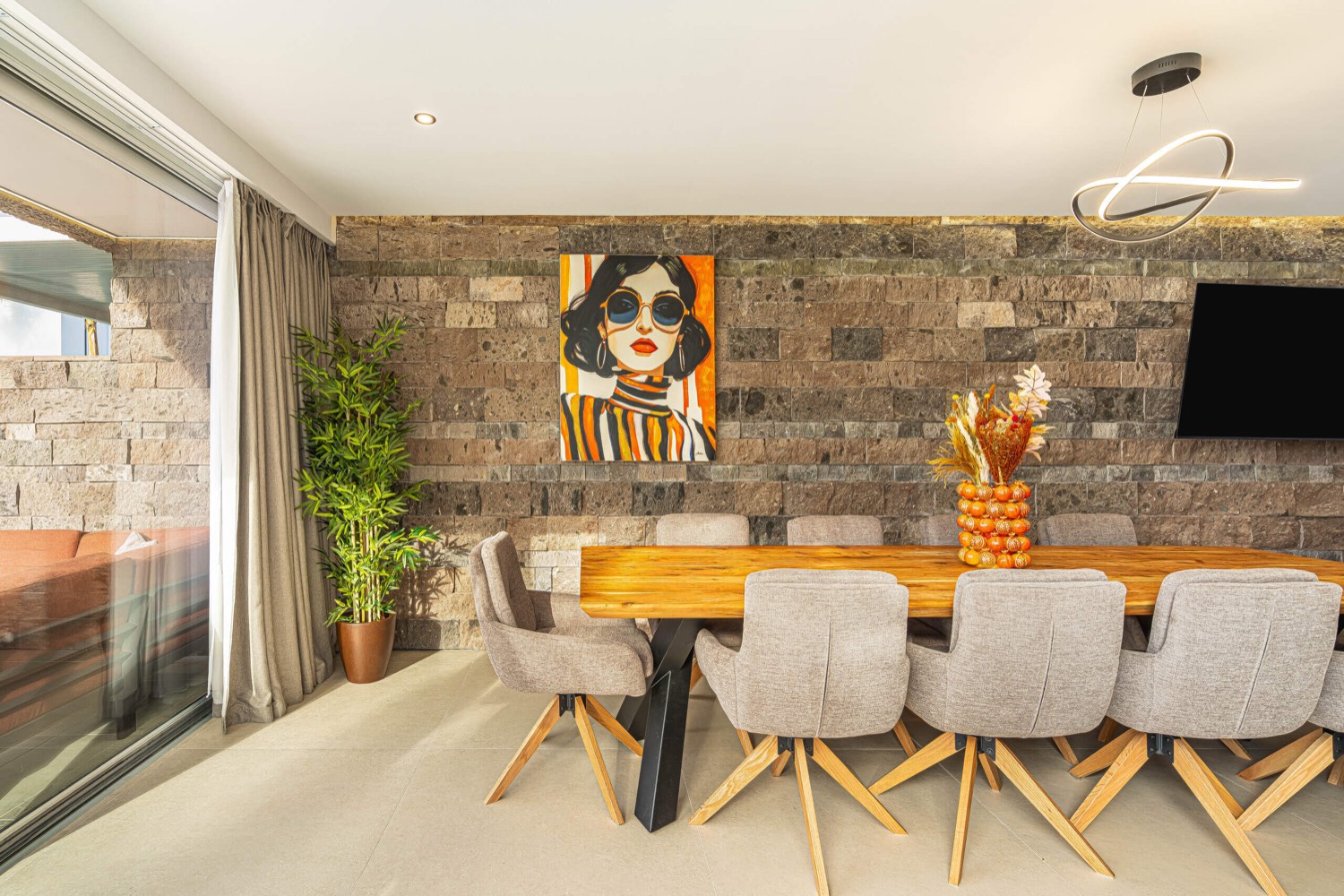 Indoor dining area at Villa 32