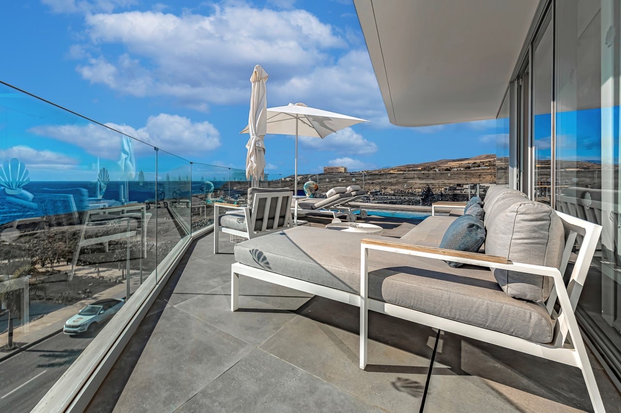 Terrace lounge