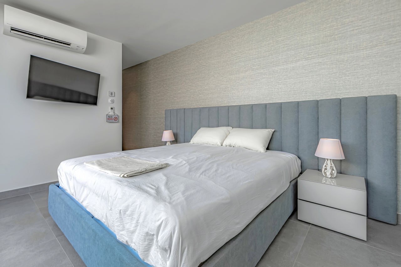 Guest bedroom